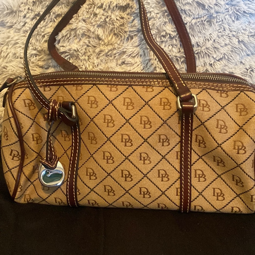 Dooney & bourke shoulder handbag